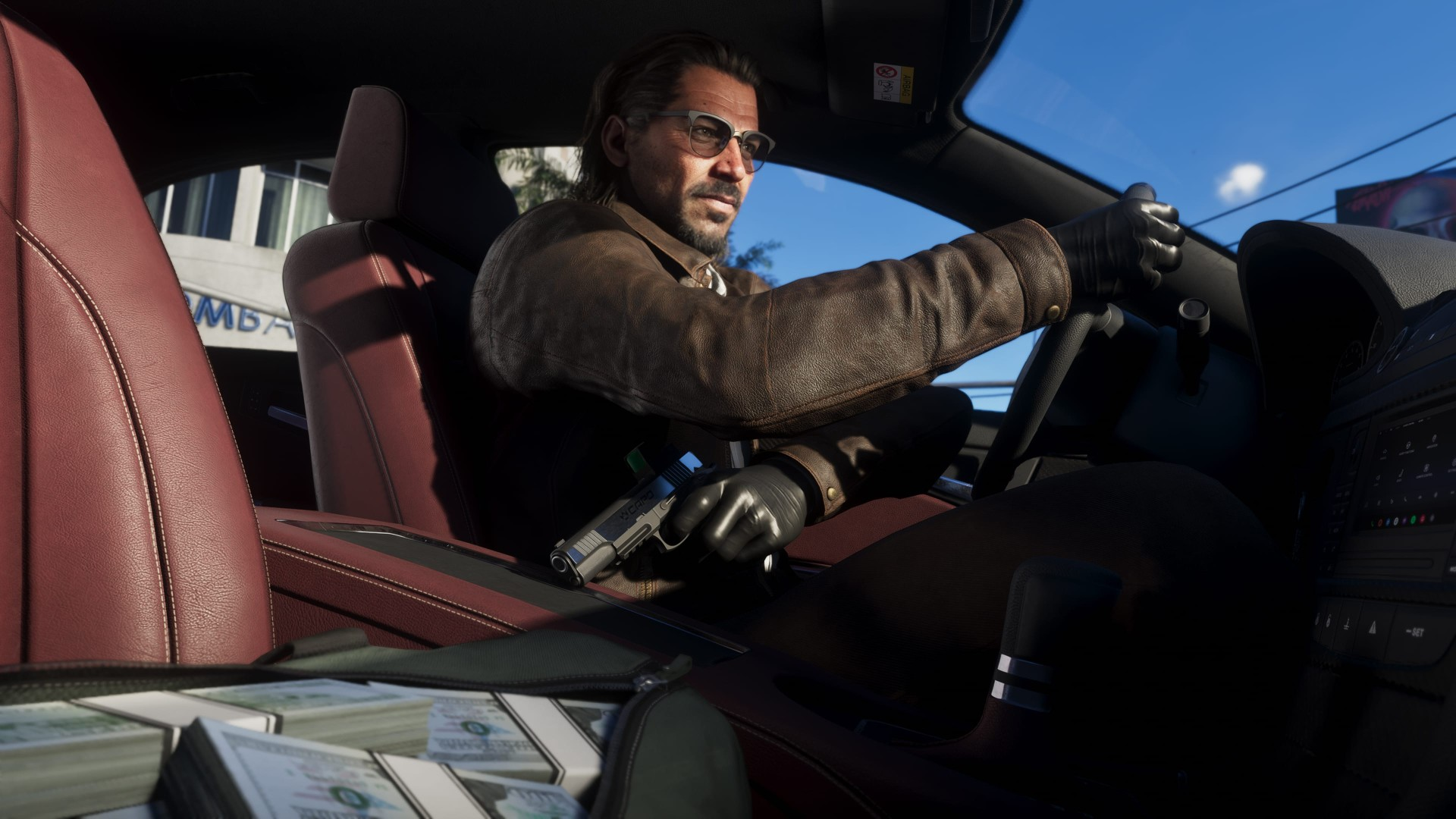 قيادة غامرة في GTA 6: داخل سيارة مع حزم من الأوراق النقدية وسلاح عند الخصر
